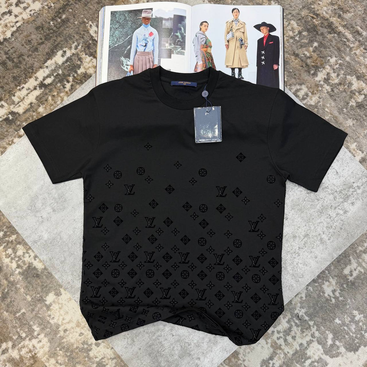 LV TSHIRT BLACK