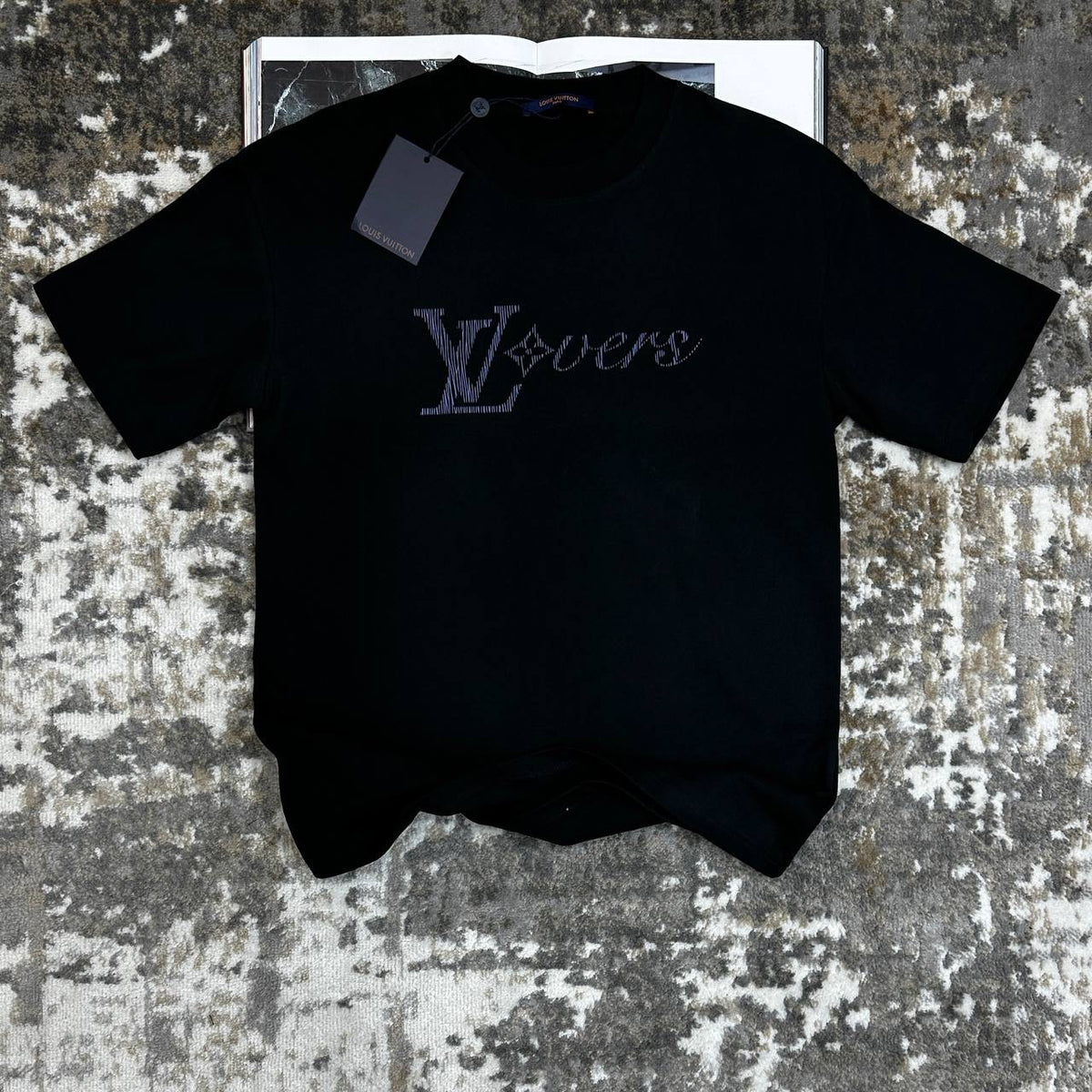 LV TSHIRT BLACK