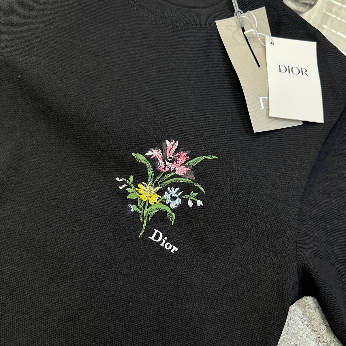 IOR FLOWER TSHIRT-BLACK