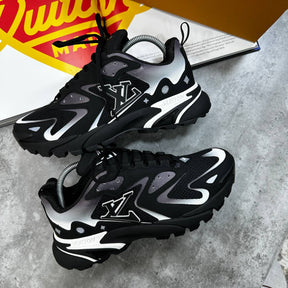 LVE TRAINER - BLACK COLOUR