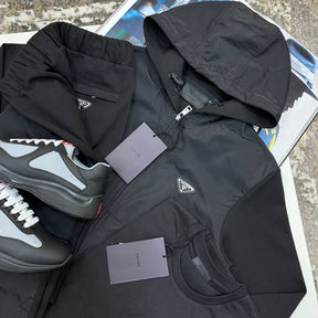 PRDA TRACKSUIT FROMT METAL BADGE BLACK