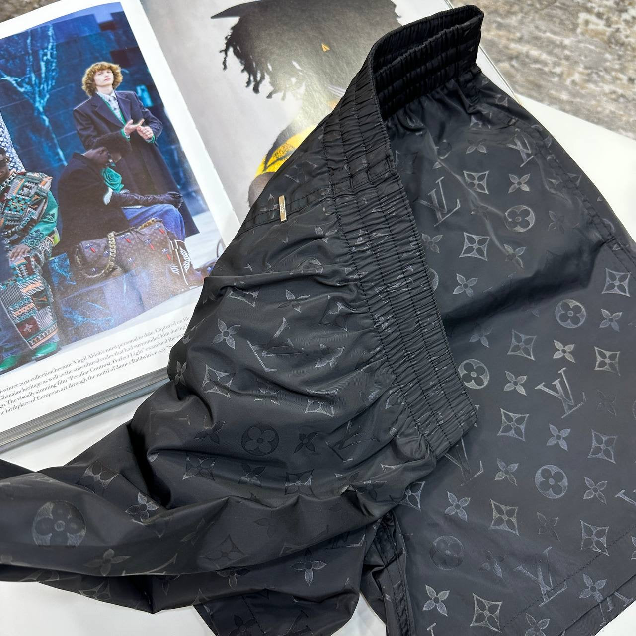 L.V SWIM SHORTS BLACK