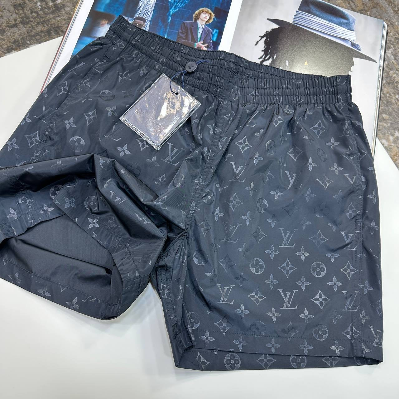 L.V SWIM SHORTS BLACK