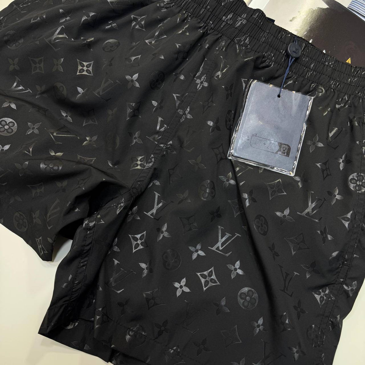 L.V SWIM SHORTS BLACK