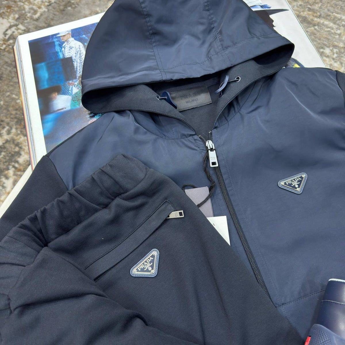 PRDA TRACKSUIT FROMT METAL BADGE NAVY