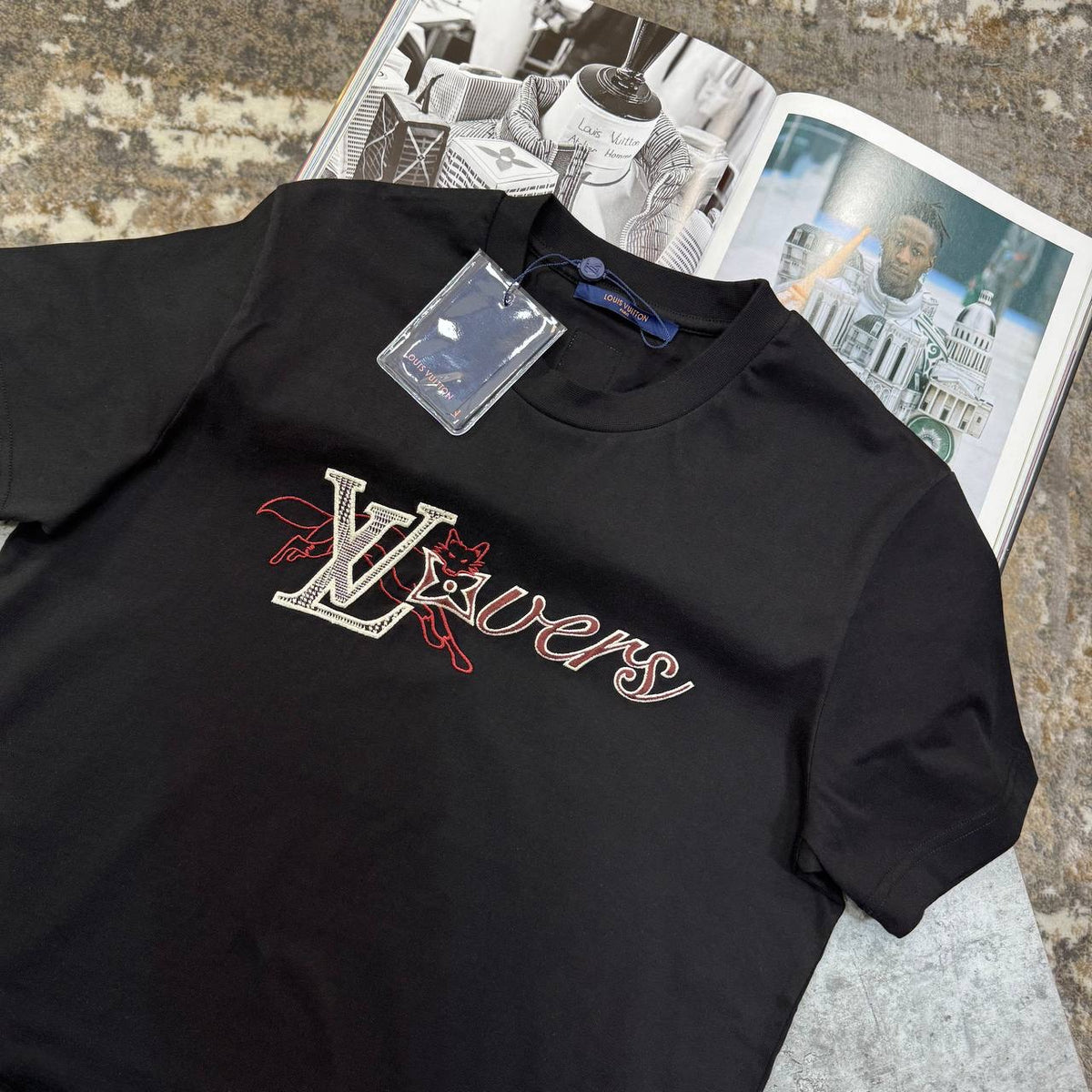 L.V TSHIRT- BLACK