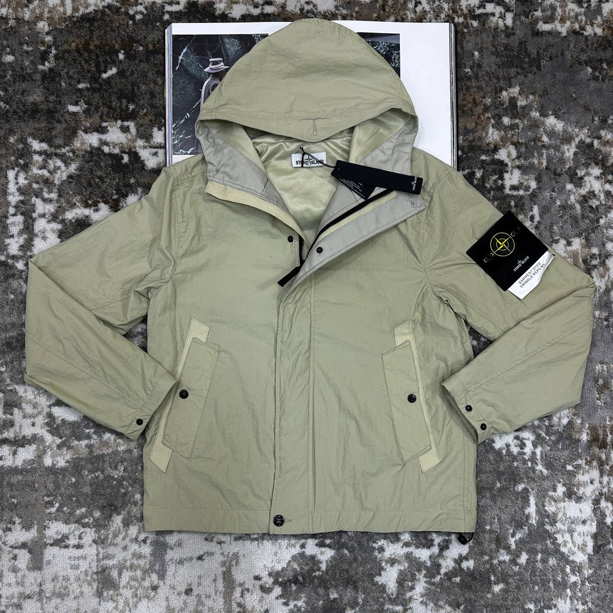 STNE COMPASS-BADGE JACKET-BEIGE