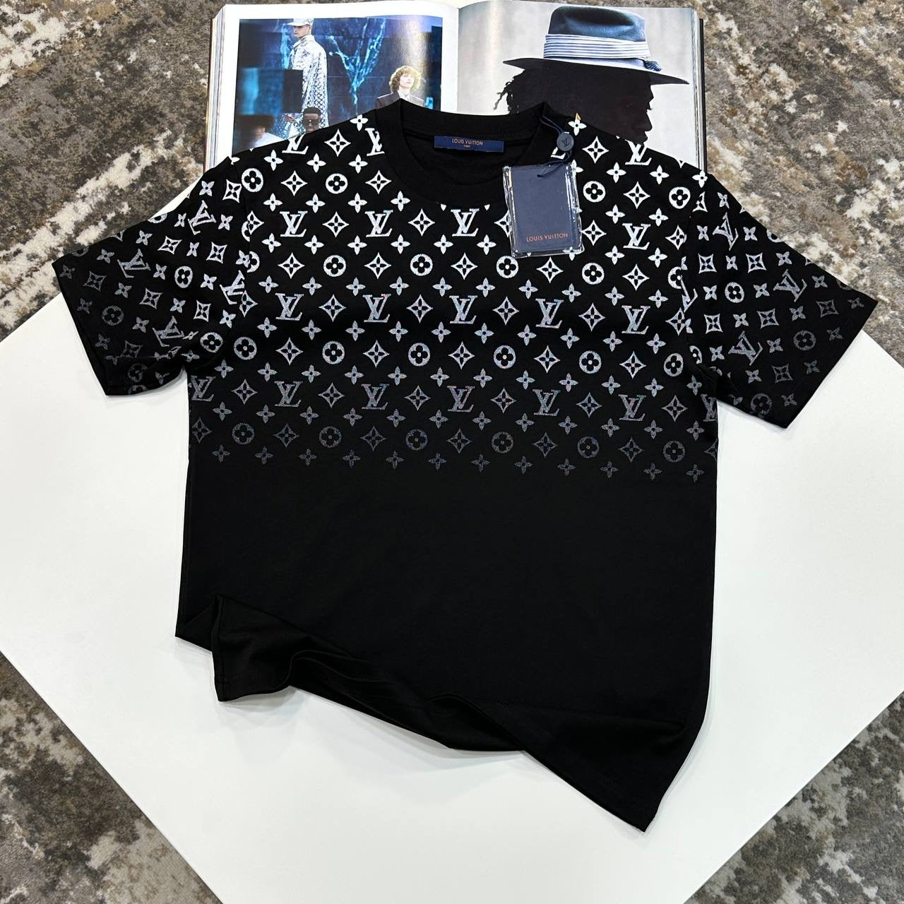l.V TSHIRT-BLACK