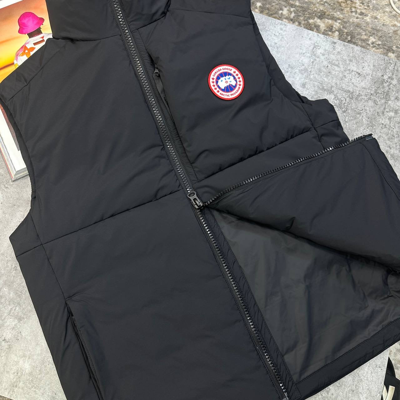 C.G BODYWARMER RED BADGE BLACK