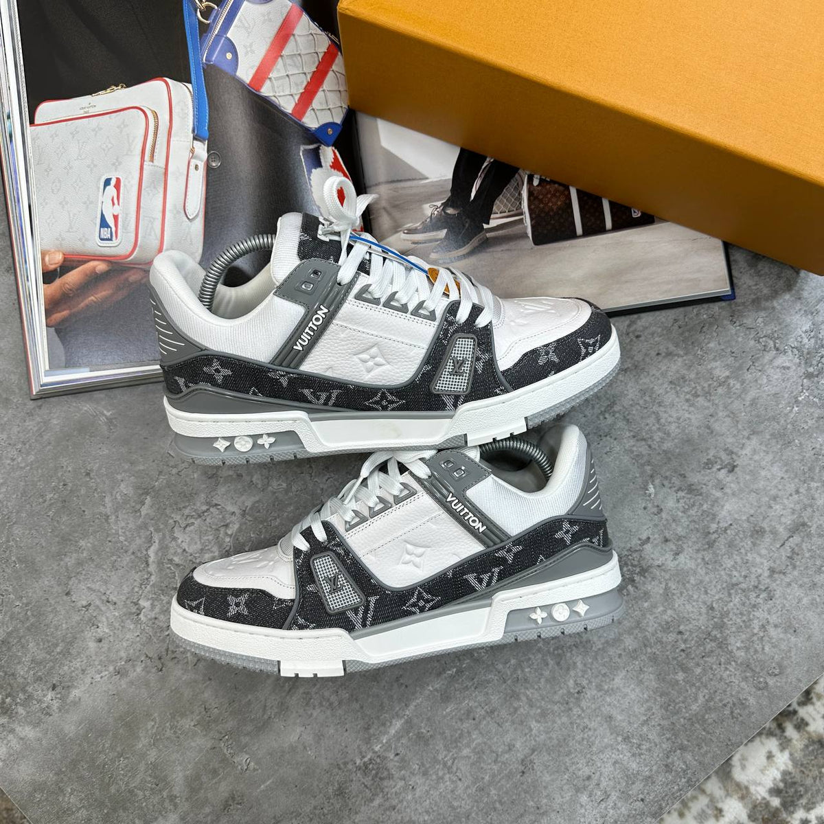 LVE TRAINER - GREY COLOUR