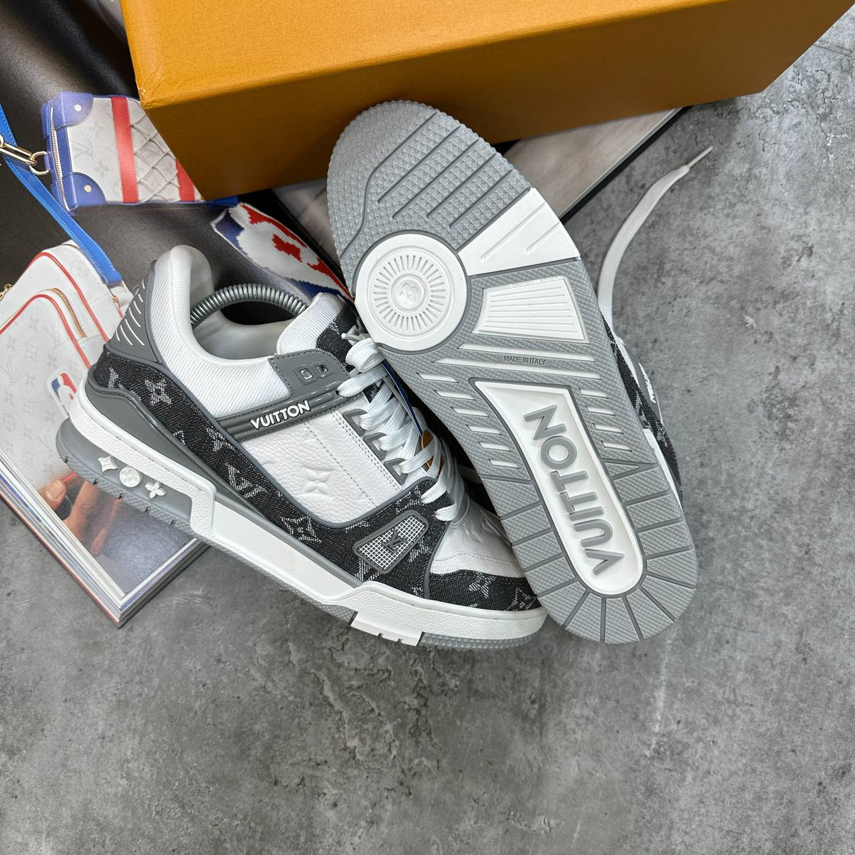 LVE TRAINER - GREY COLOUR