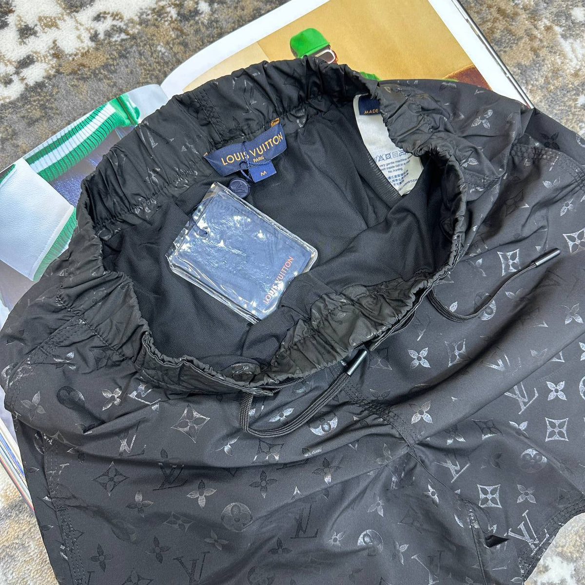 LV SWIM SHORTS BLACK