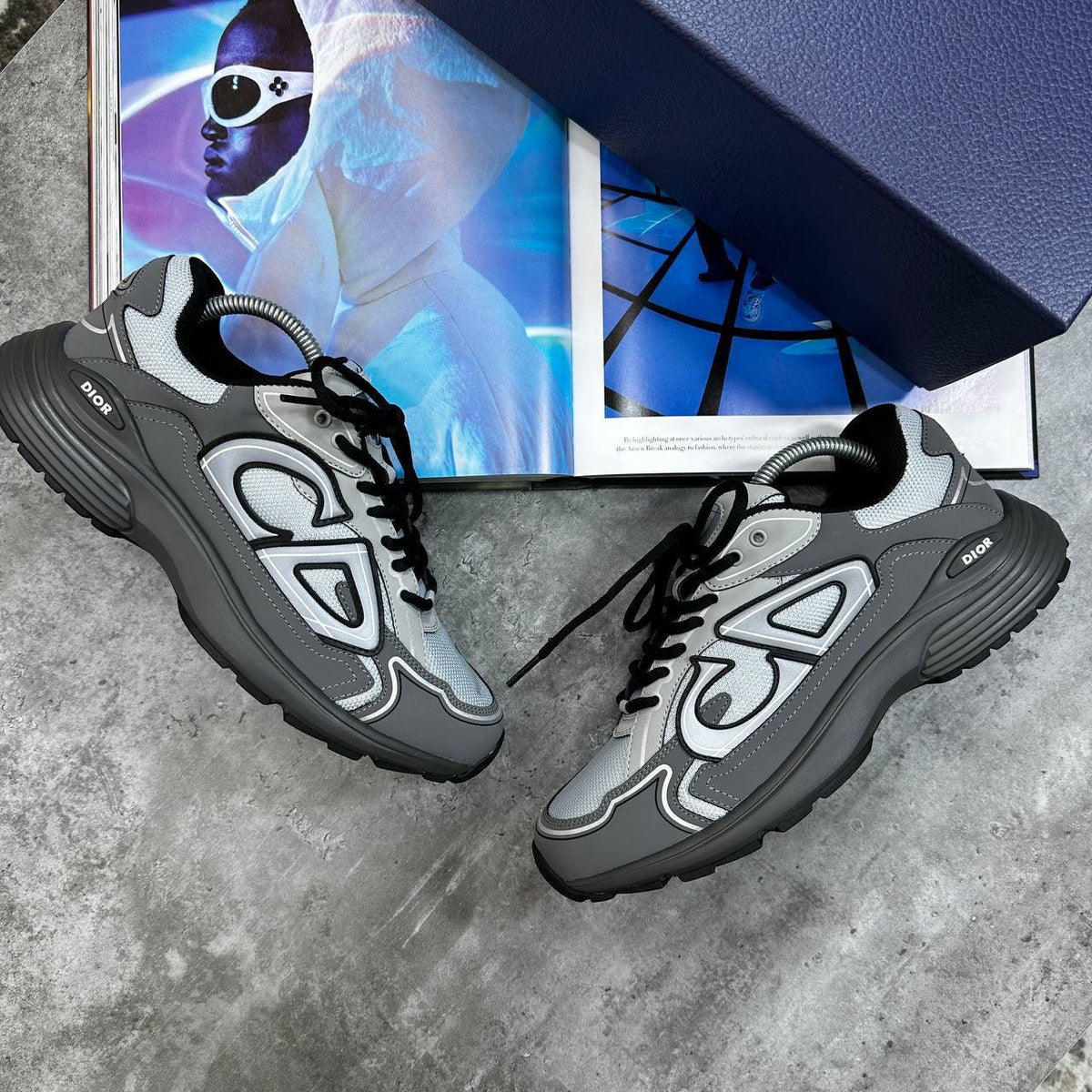 B30 TRAINER-GREY