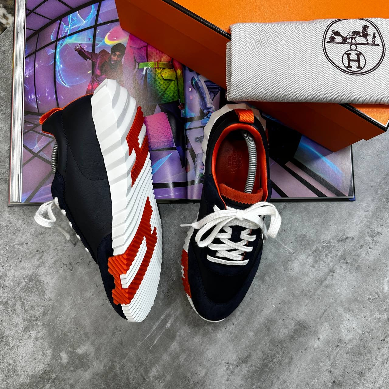 HRMS BOUNCING TRAINERS  BLACK|ORANGE