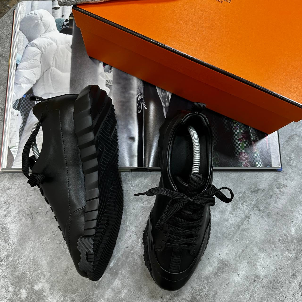 HRMS BOUNCING TRAINERS  BLACK