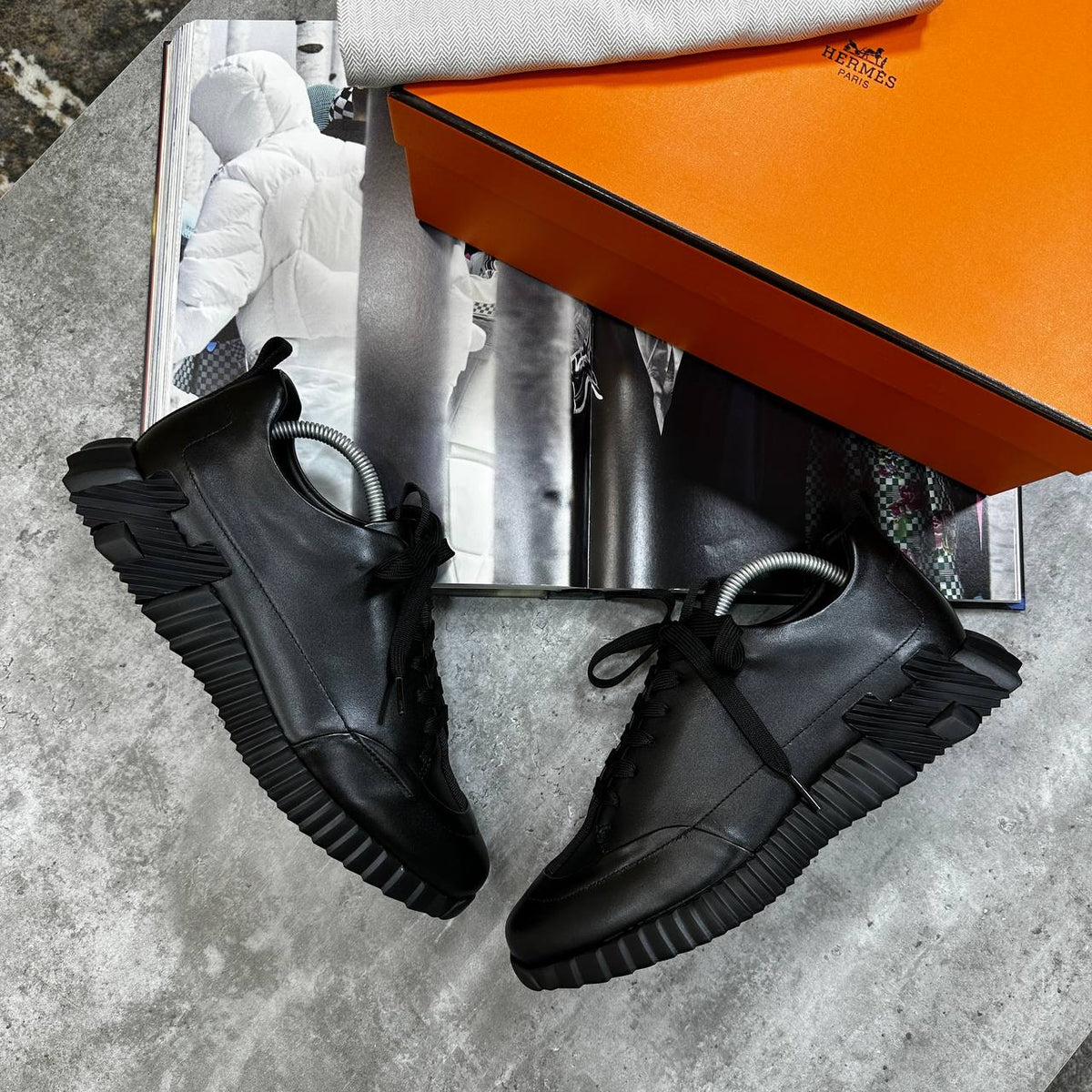 HRMS BOUNCING TRAINERS  BLACK