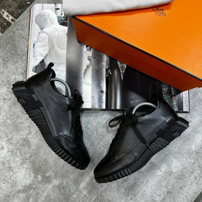 HRMS BOUNCING TRAINERS  BLACK