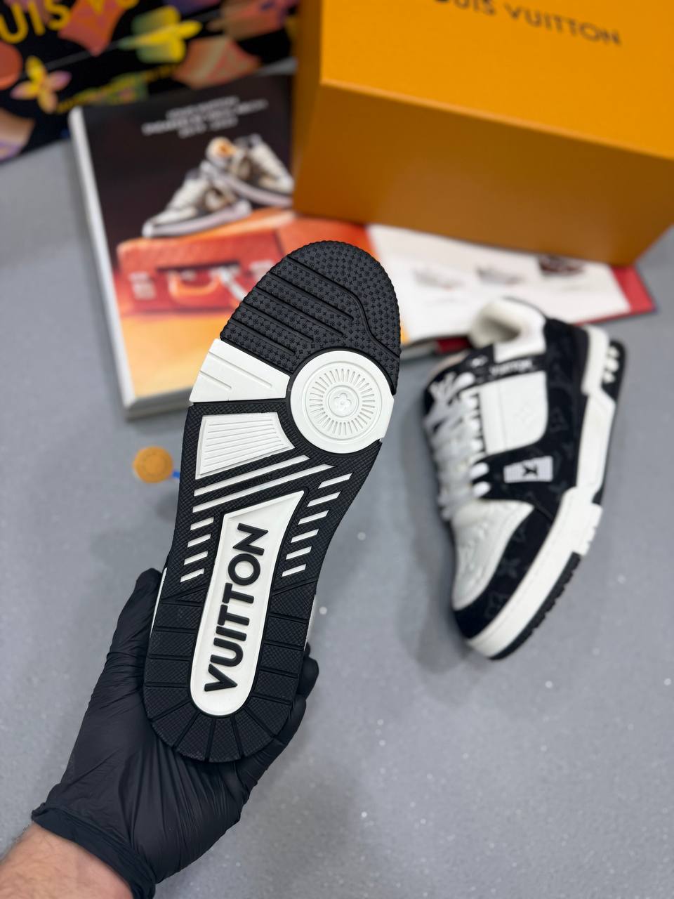 LVE TRAINER - BLACK / WHITE